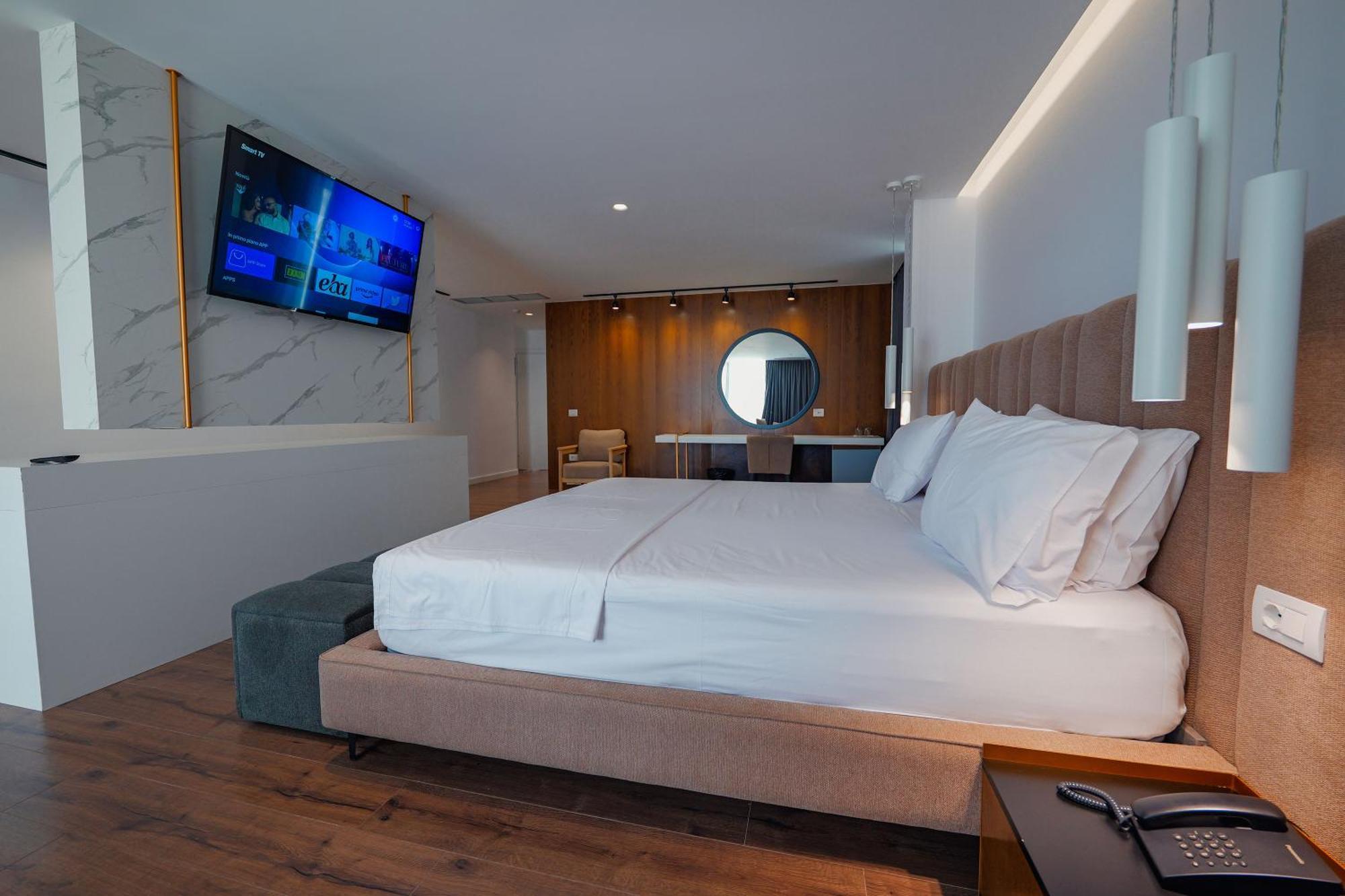 Dorchester Hotel Sarandë Esterno foto