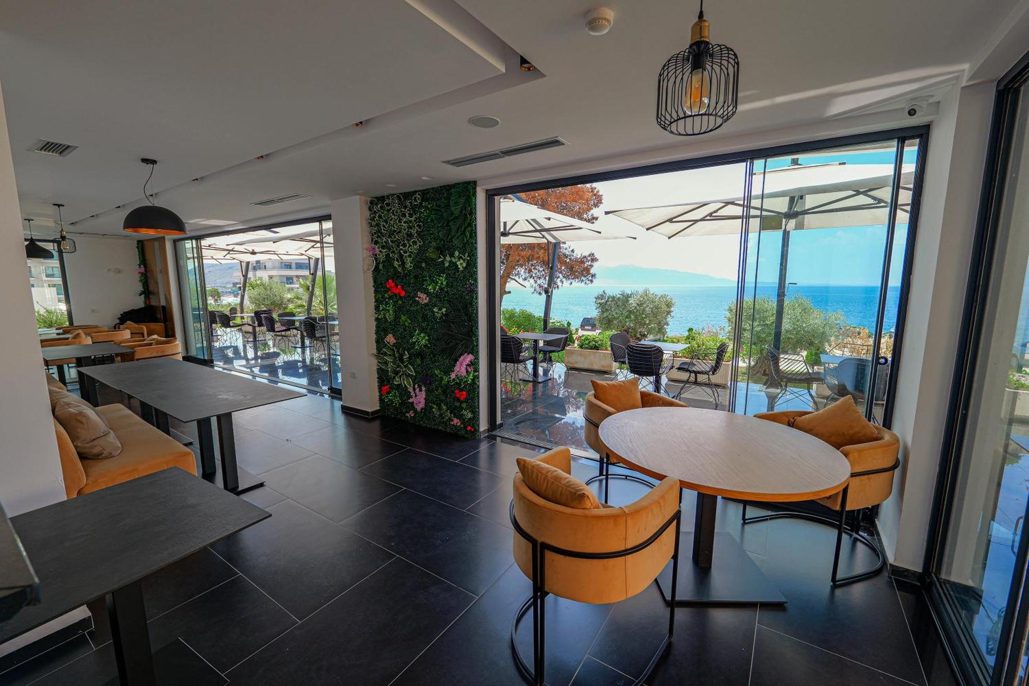 Dorchester Hotel Sarandë Esterno foto