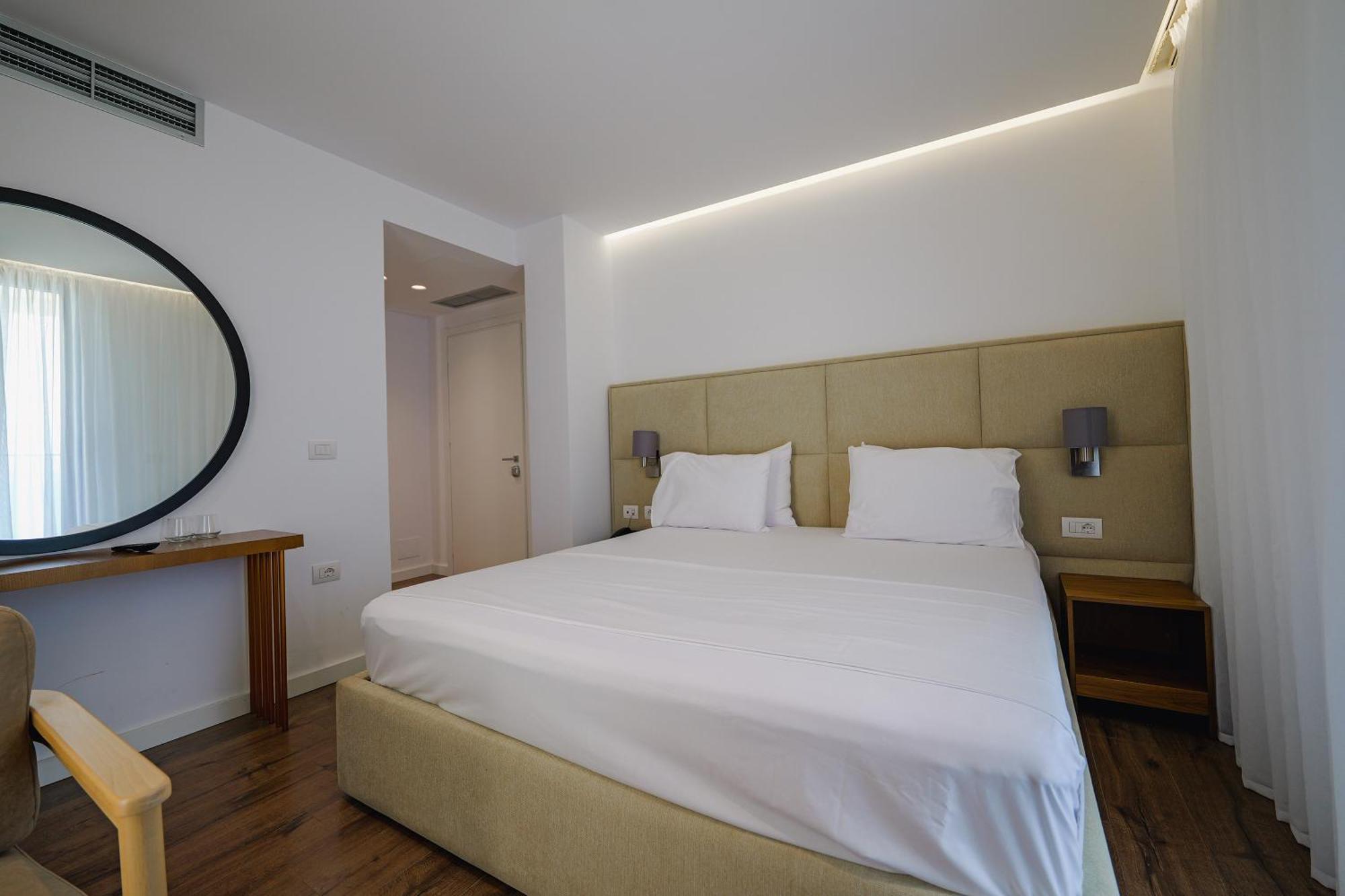 Dorchester Hotel Sarandë Esterno foto